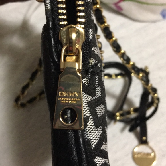 DKNY shoulder purse. - Picture 3 of 7